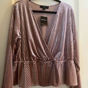 Mauve velour wrap top. 3x